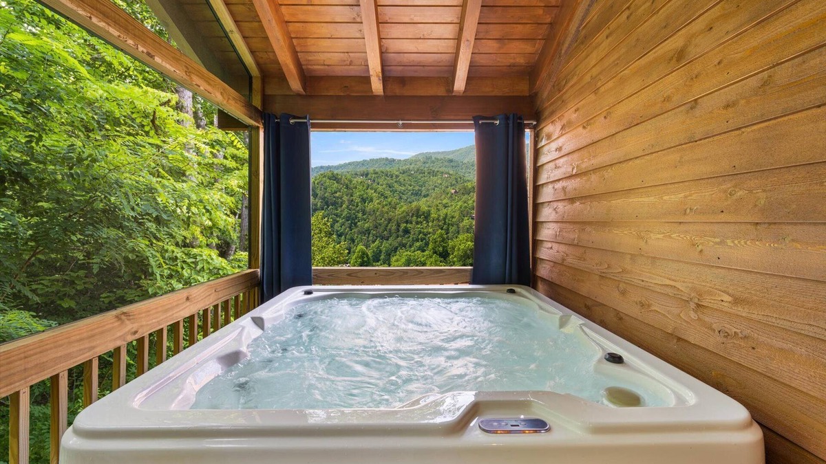 White Oak Lodge Cabin | Luxury Getaway @GTBurg DWNTN. HotTub. BeachPool .Games. Karaoke. Coffee Bar.