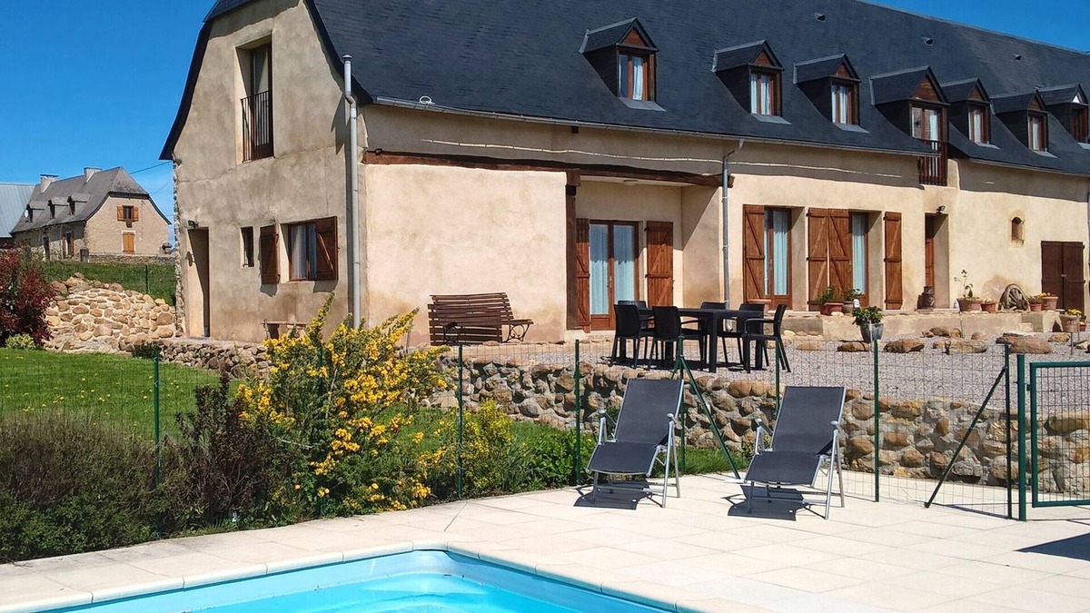 Cieutat House | Luxury gite with large pool and stunning mountain views. Sleeps up to 5