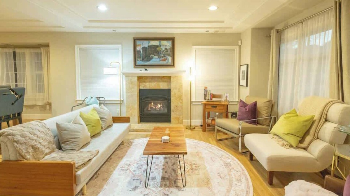 Glenview House | Luxury Glenview Retreat with Stunning Amenities