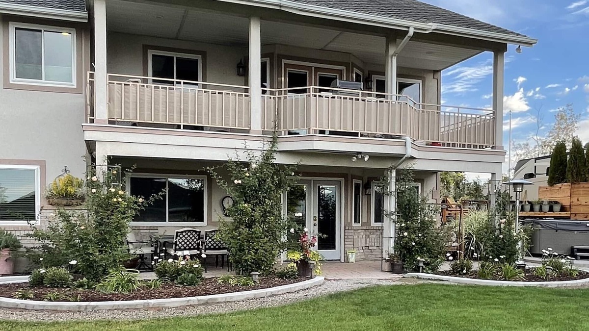 South Jordan House | Luxury Guest Duplex - 3 Minutes from Freeway and Close to Everything Else!