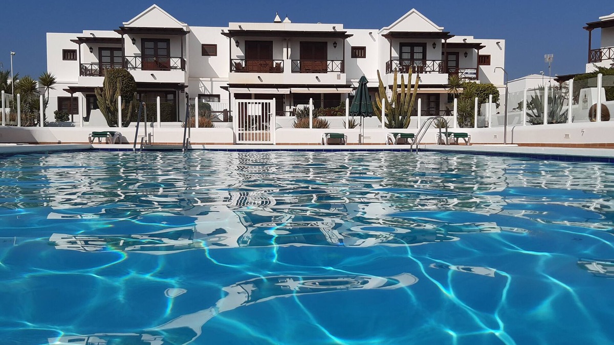 Yaiza House | Luxury House With Large Communal Pool, Close to Marina and Beaches