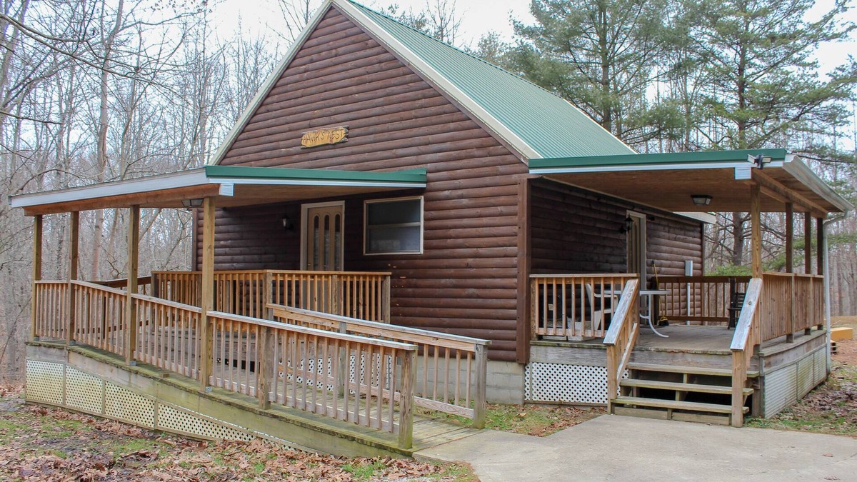 Nelsonville Cabin | Luxury-Hawk's Nest Cabin-Forest View-Cabin-Private Bathroom
