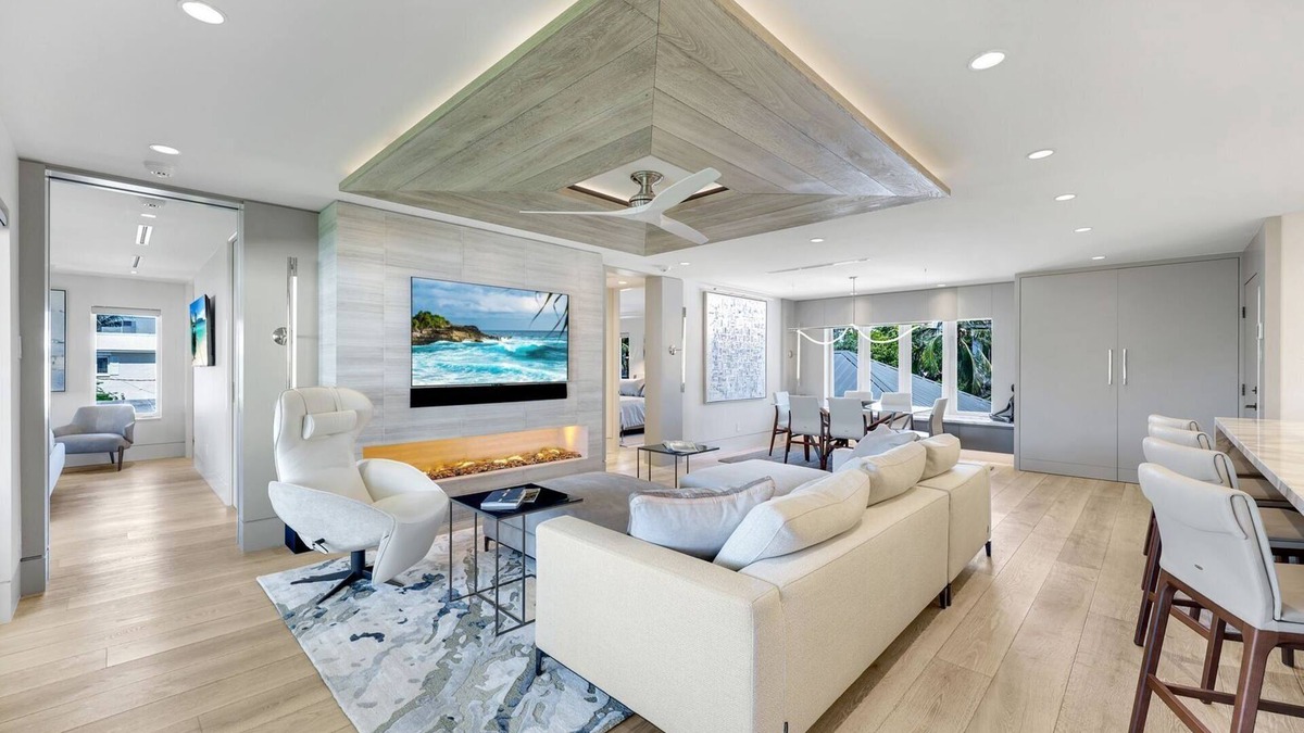 Old Naples Condo | Luxury, High-End Old Naples Retreat | Steps from Fifth Ave and Beach