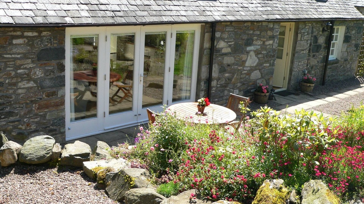 Aberfeldy Cottage | Luxury Highland Escape for Two at Burn Cottage