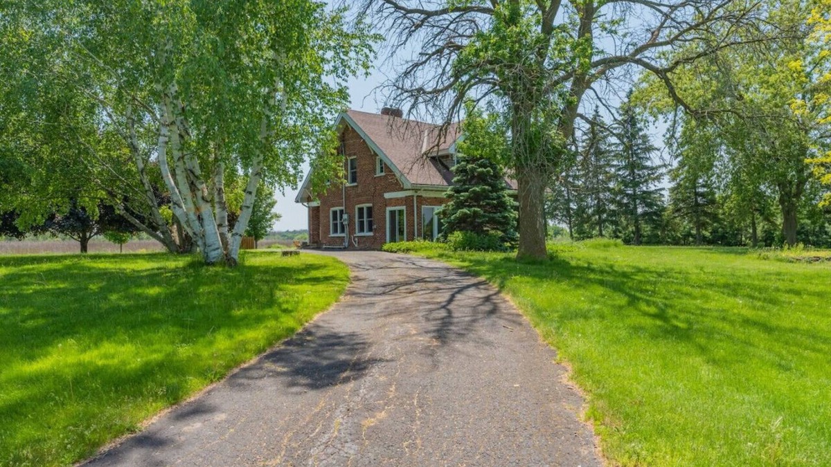 Belleville Apartment | Luxury Hillside Farmhouse on The Bay of Quinte