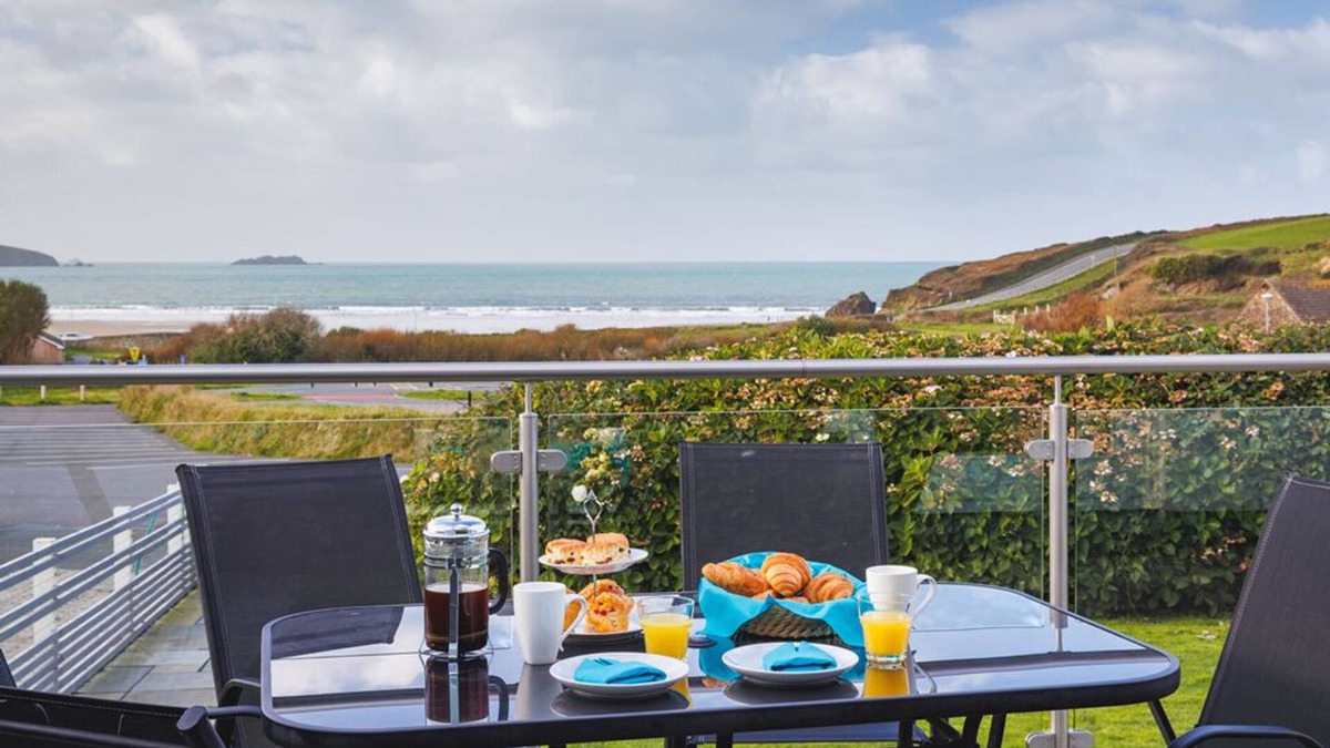 Broad Haven House | luxury holiday home with hot tub and stunning sea views