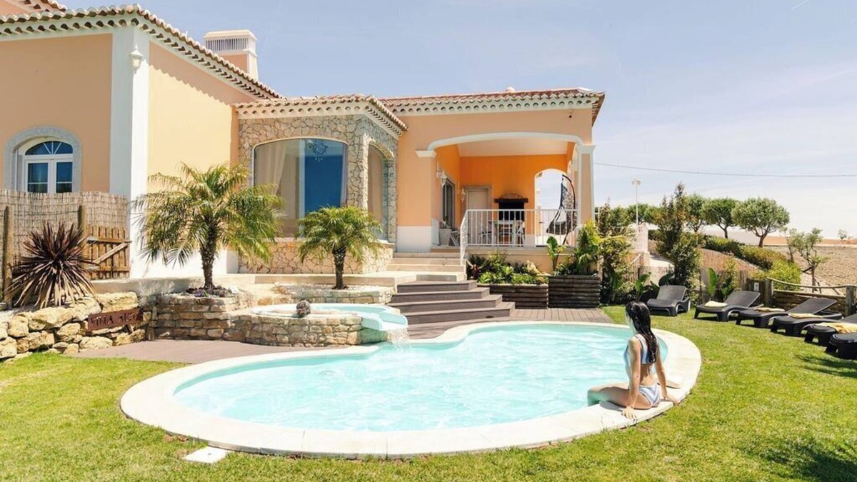 Ferrel Villa | Luxury holidays Villa next to beaches, swimming pool jacuzzi 2 games room