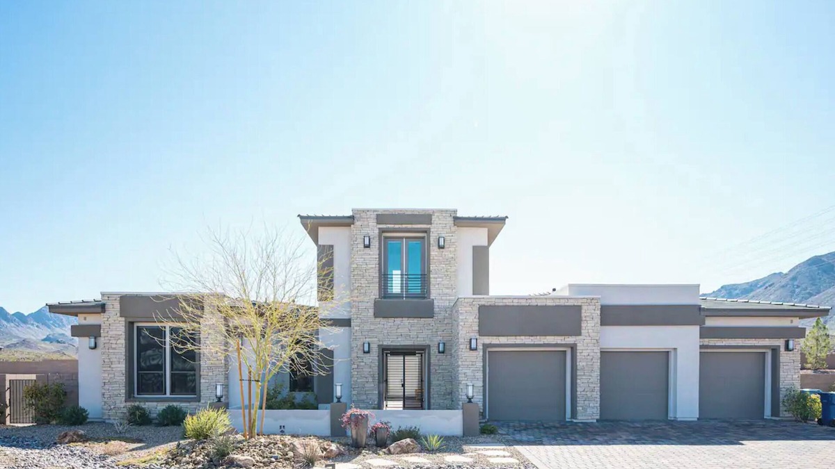 Paradise Hills House | Luxury home close to everything