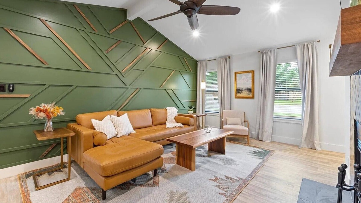 Greenslopes At Lake Creek House | Luxury Home for mid and short-term stays