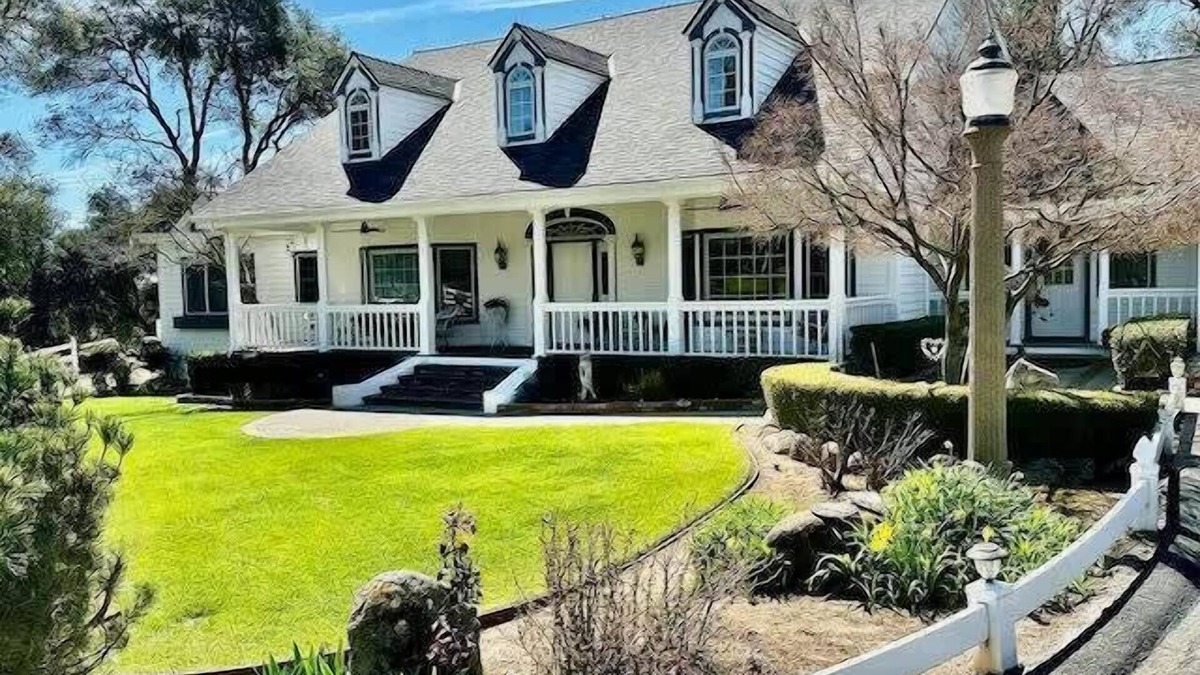 Ahwahnee House | Luxury Home-Hot Tub-Sleeps 11-Pet Friendly