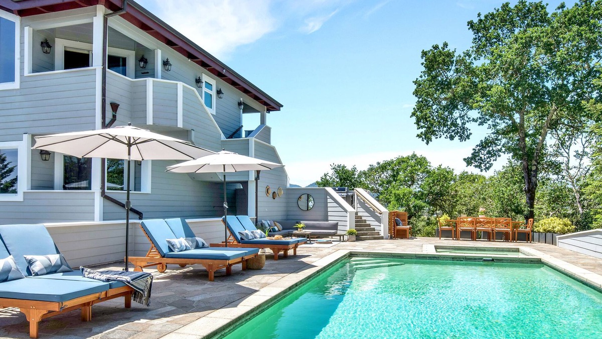 Geyserville House | Luxury Home in Healdsburg with a Private Pool plus complimentary wine tastings.