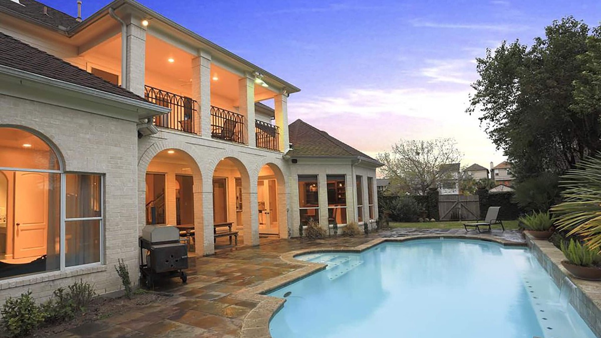 Washington Ave./ Memorial Park House | Luxury Home, In Town Location, 4,600 SQ ft. Swimming Pool Flexible cancellation