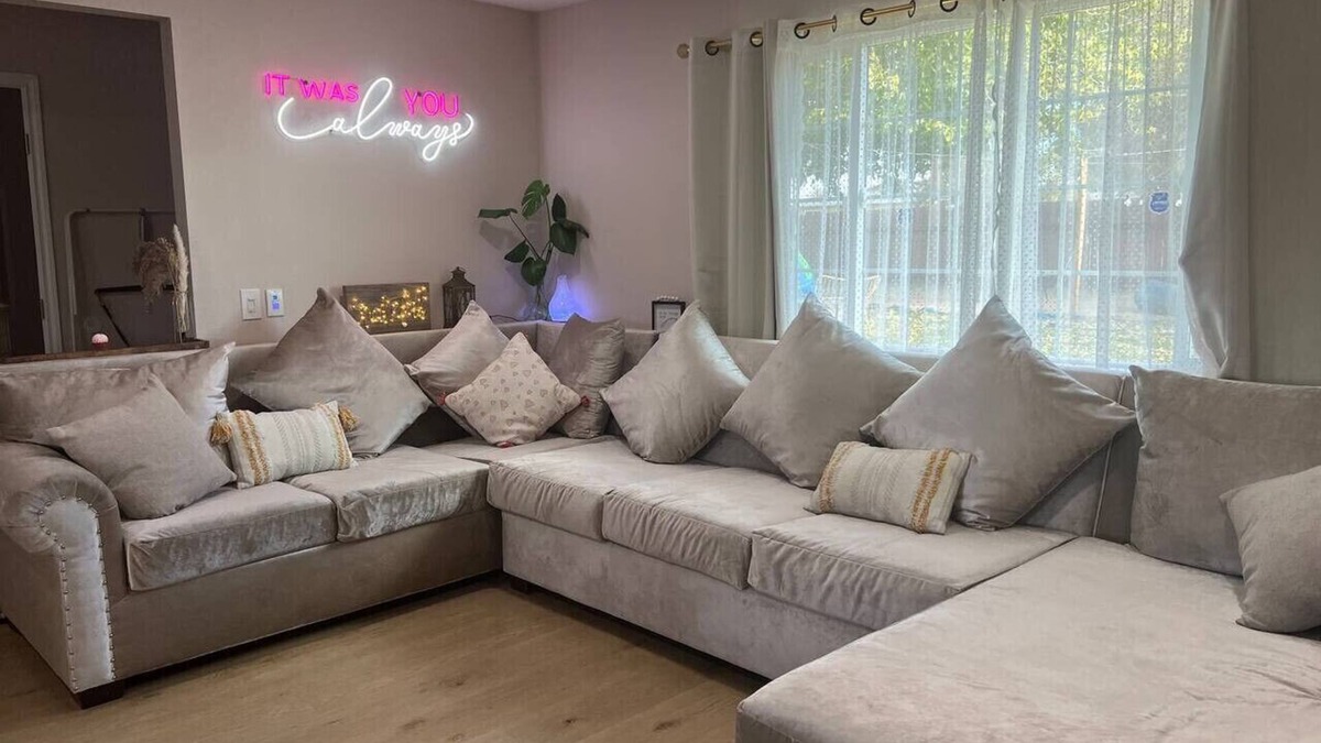 Victorville House | Luxury Home: LA, Big Bear & LV - 5 Mins to Mall