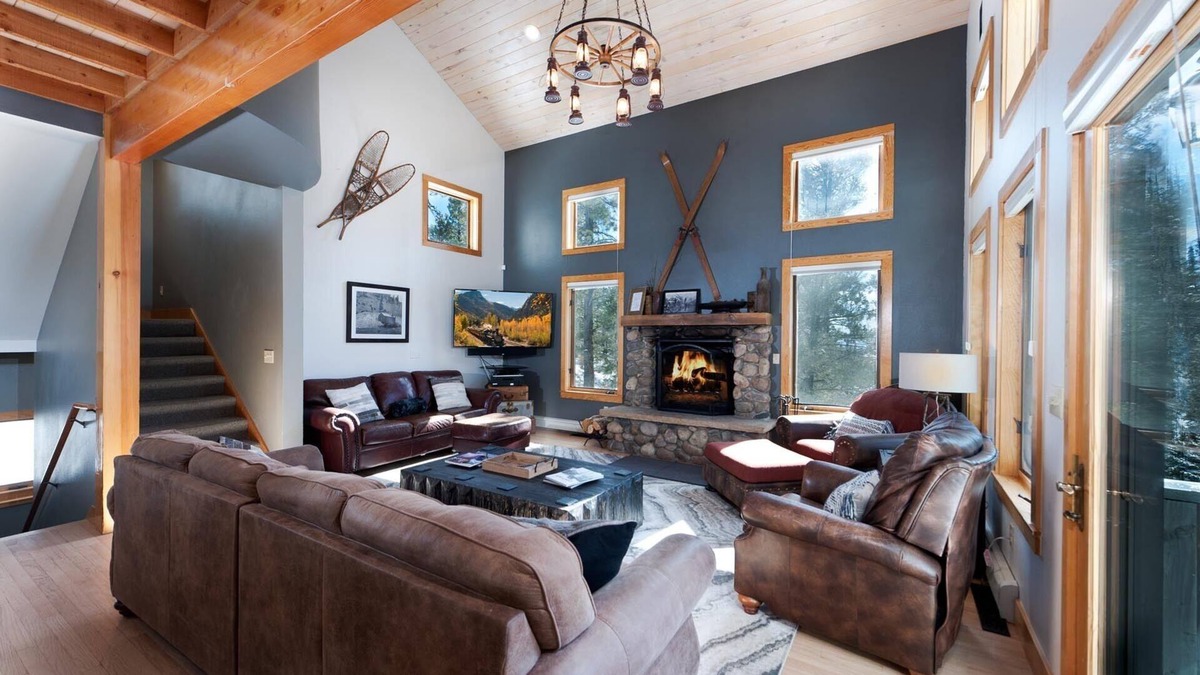 Columbine Lake House | Luxury Home on Creek on 2 Acres - Hot Tub/Sauna/Pool Table/Fire Pit/BBQ Grill