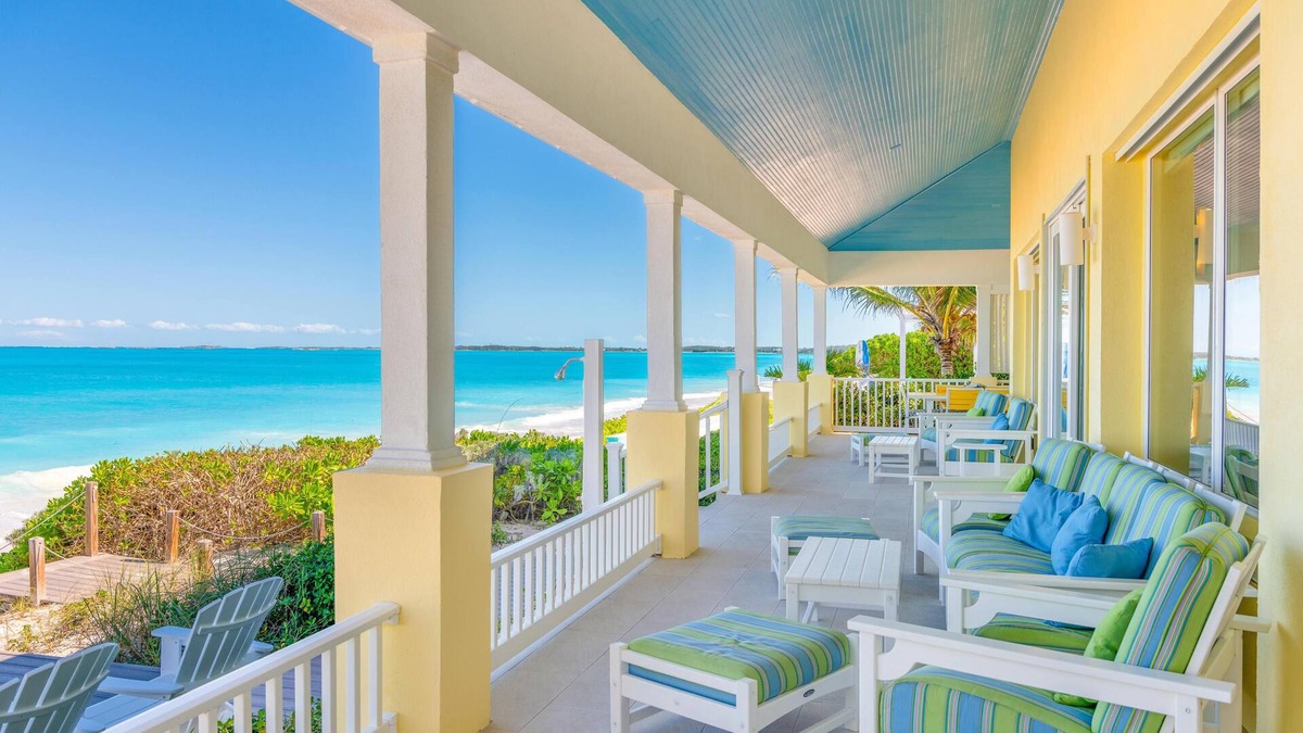 Tar Bay House | Luxury Home on Pristine Beach