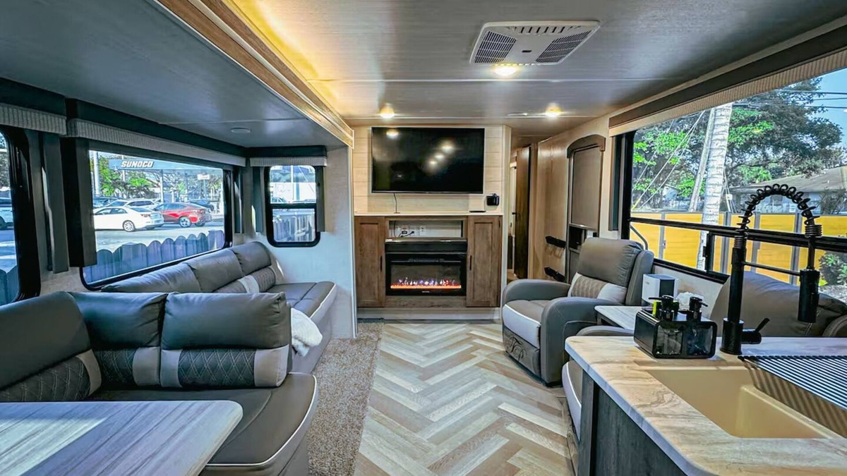 Allapattah House | Luxury Home on Wheels Wynwood’s Unique Stay
