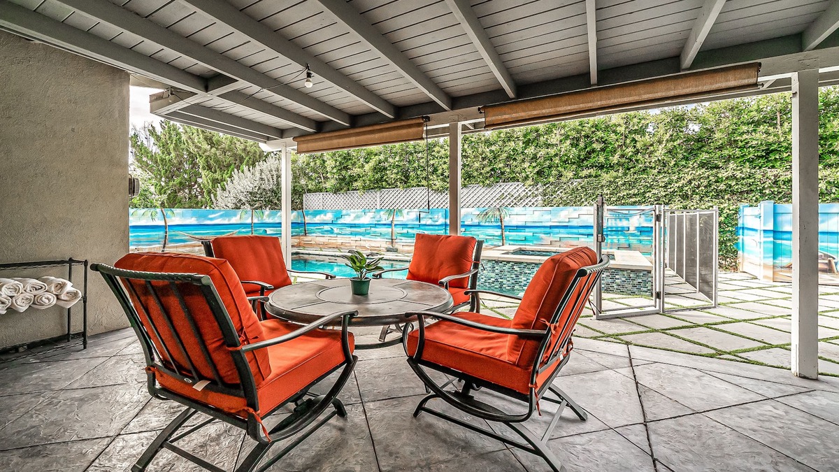 Valley Glen House | Luxury home pool & Jacuzzi. 10 mins to universal studio 15 mins to Hollywood