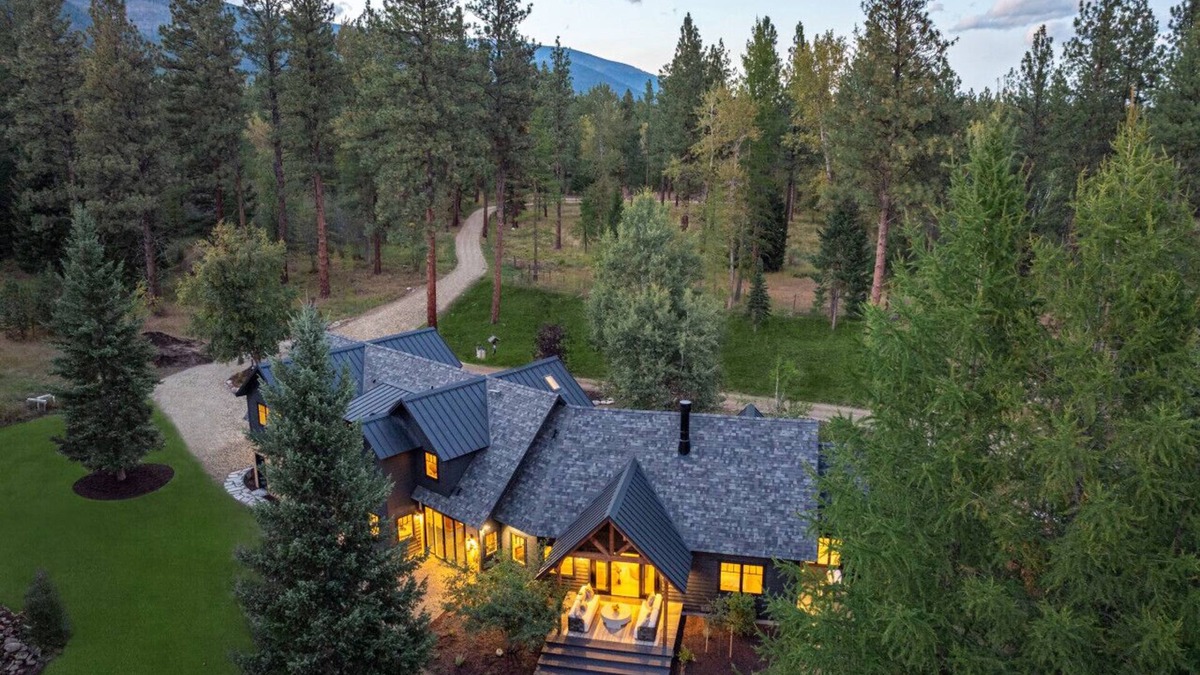 Stevensville House | Luxury Home + Private Pond & Trails