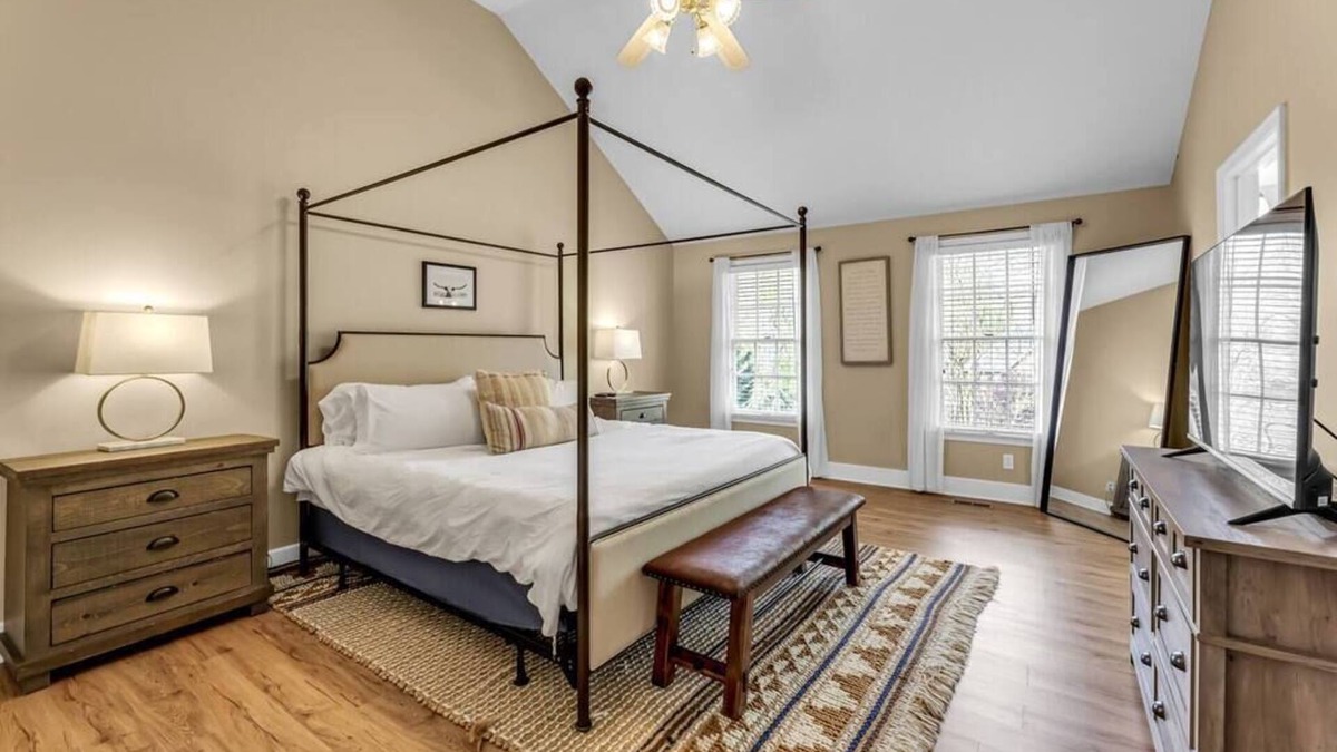 Kernersville House | Luxury Home! Sleep Up To 12! Close to everything!