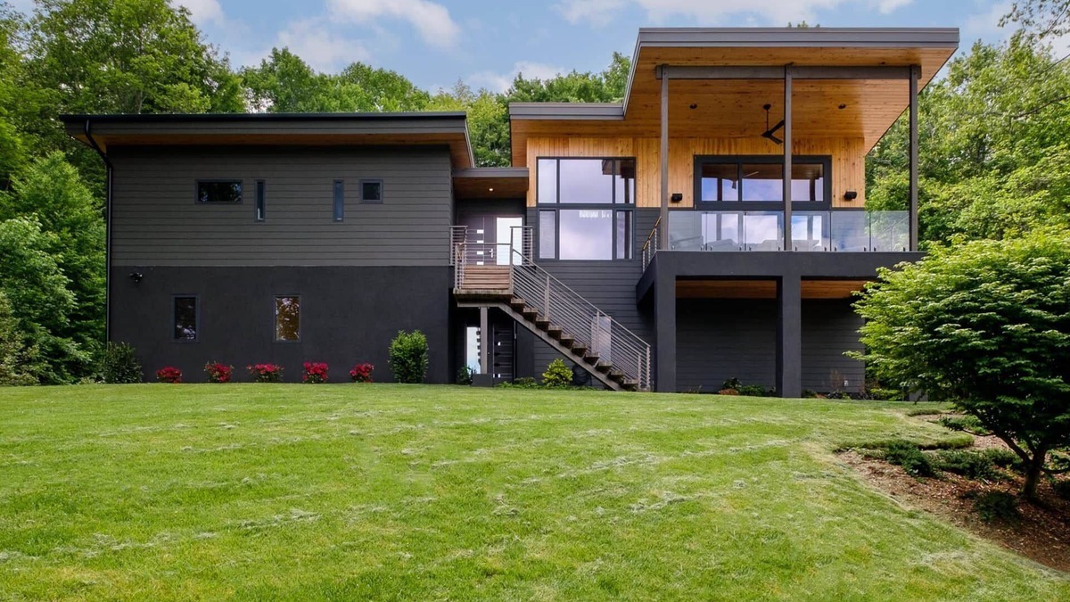 Balsam Grove House | Luxury Home - The Retreat House