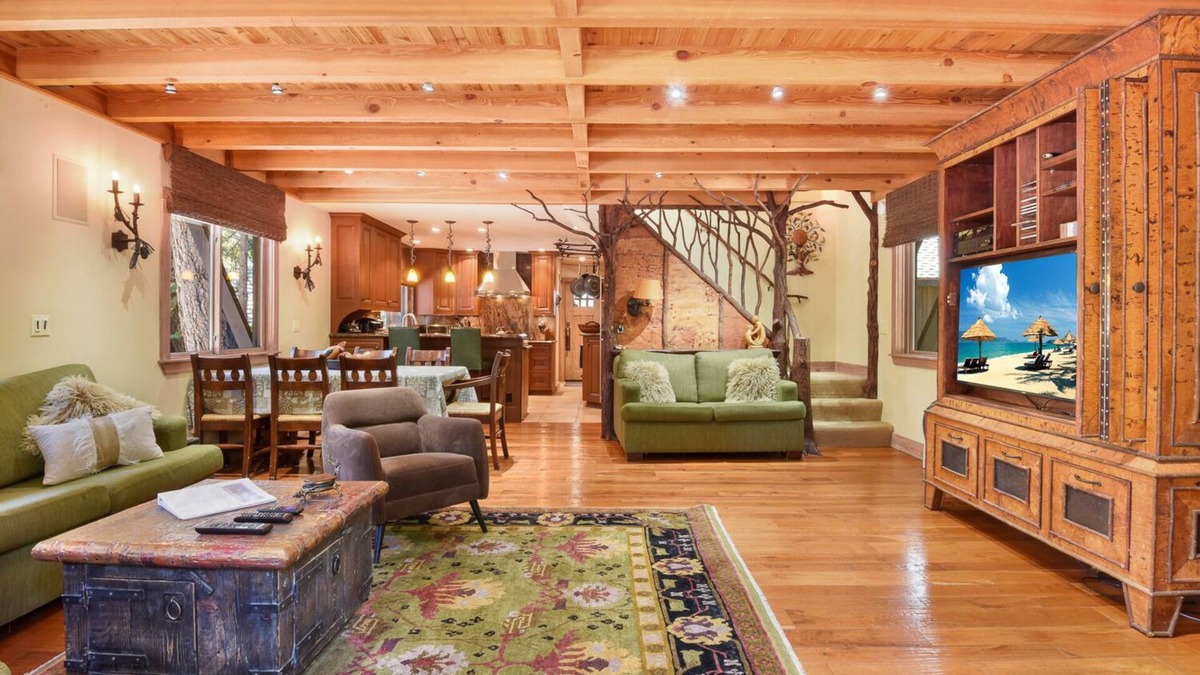Carnelian Bay Cabin | Luxury Home w/Hot Tub, Walk to Dog-Friendly Beach