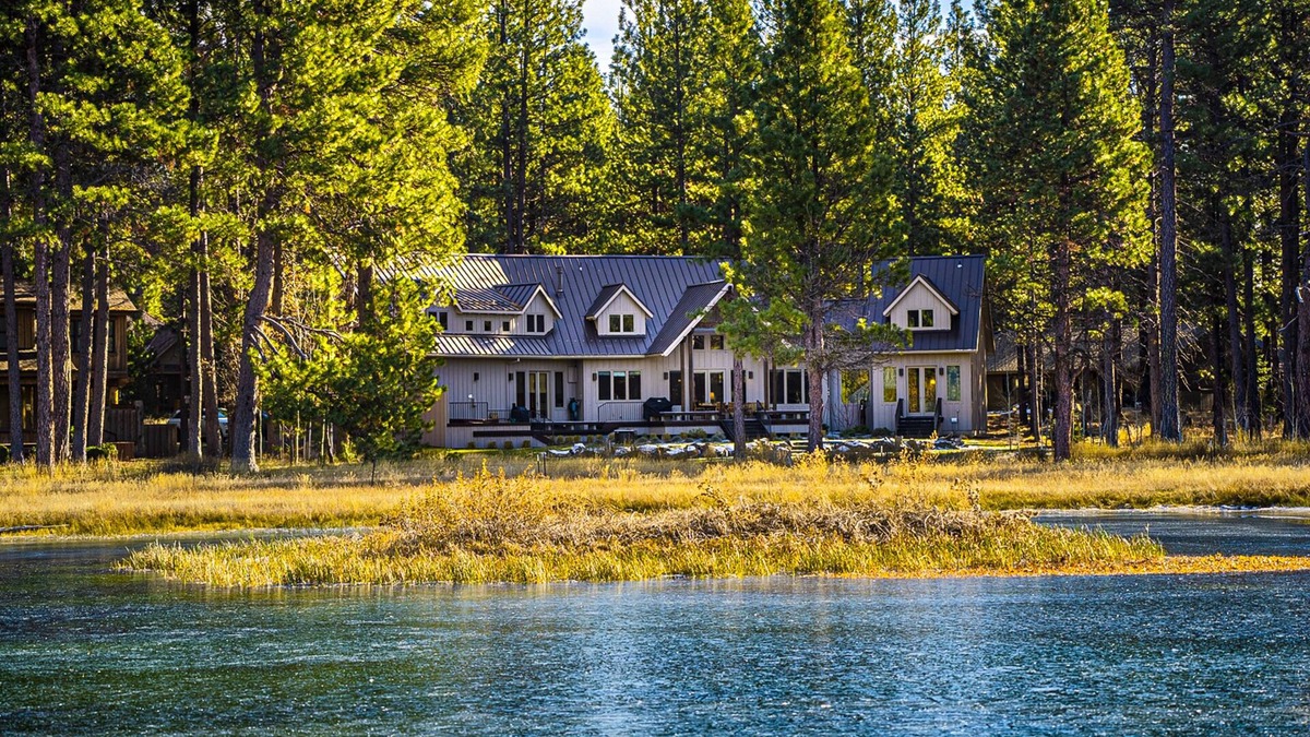 Black Butte Ranch House | Luxury home with amazing views, fireplace, pool, & hot tub