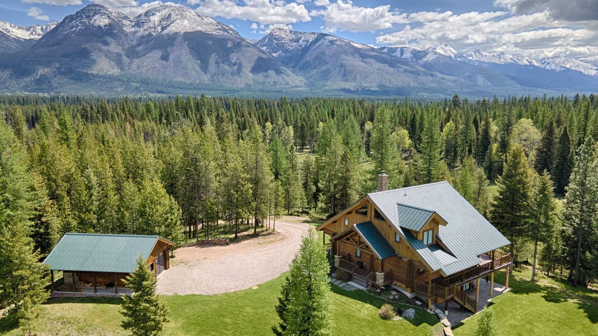 Condon Cabin | Luxury Home with Amazing Mission & Swan Mtn Views!