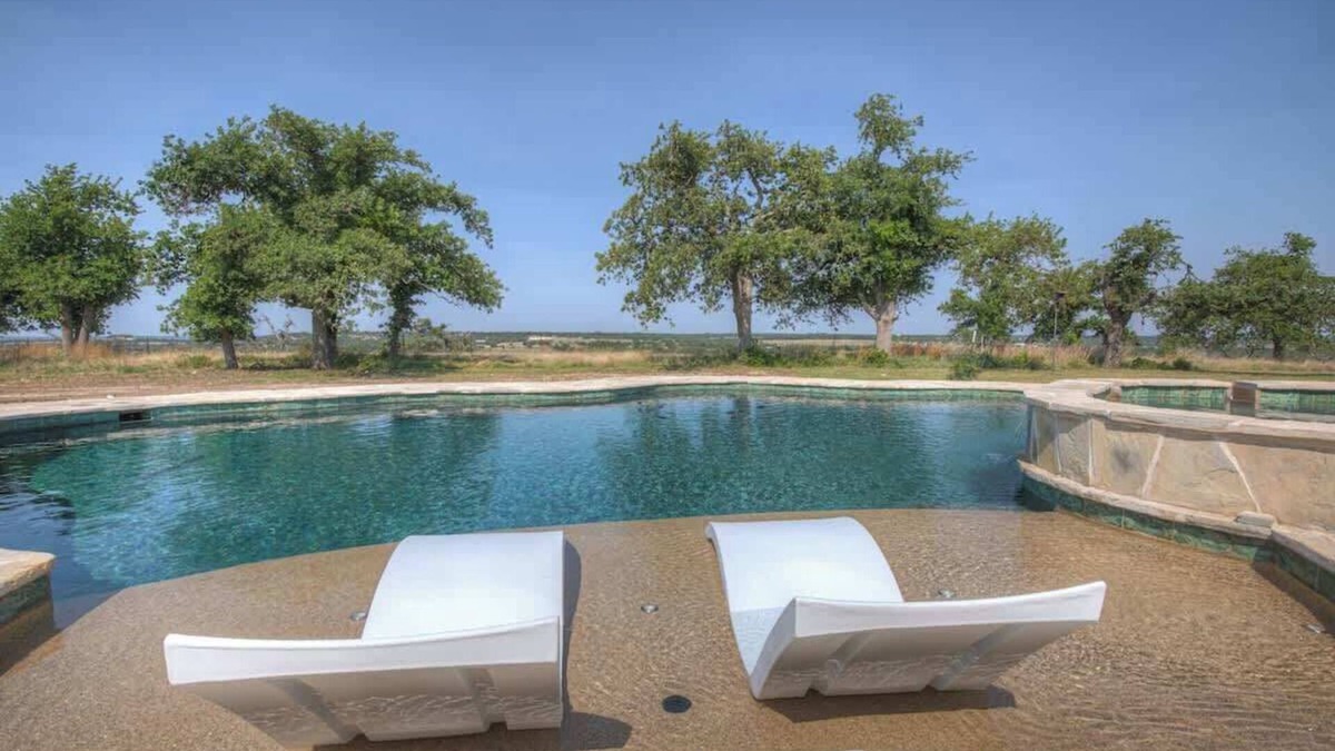 Fredericksburg House | Luxury Homes! With a Pool-jacuzzi-outdoor Kitchen!