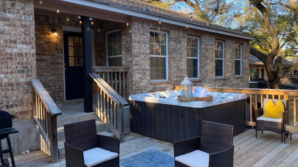 Cibolo House | Luxury Hot Tub Near San Antonio- 6 Bds- private!