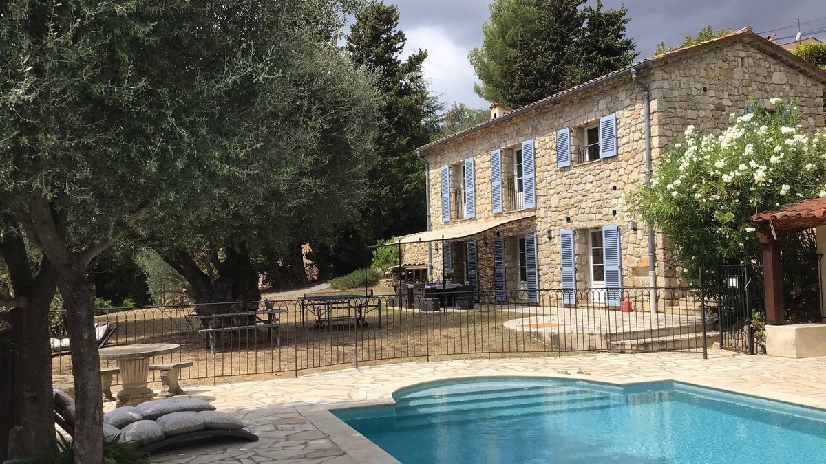 Le Bar-sur-Loup Villa | Luxury House with Private Heated Pool & Gardens