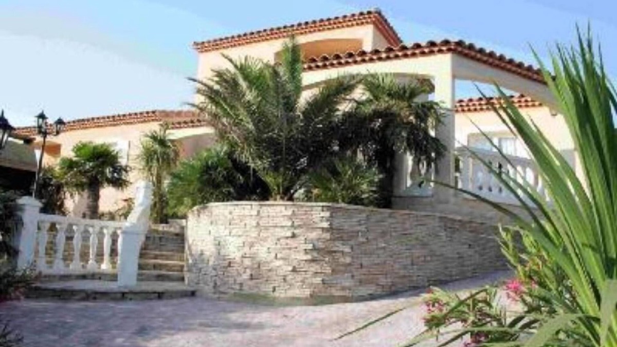 Garrigues House | Luxury house with garden and swimming pool quiet place next to golf course and near to everything
