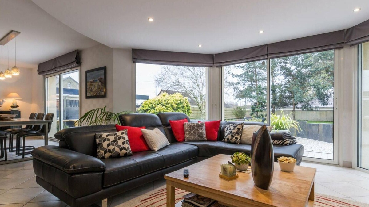 Jullouville Cottage | Luxury house with private pool in Jullouville, enclosed garden, wifi and parking