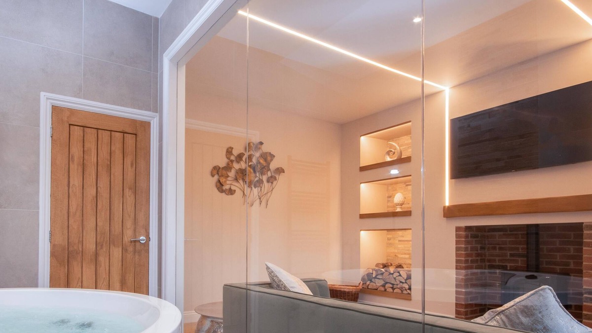 Newcastle-upon-Tyne Apartment | Luxury Indoor Hot Tub entire apartment close to city centre