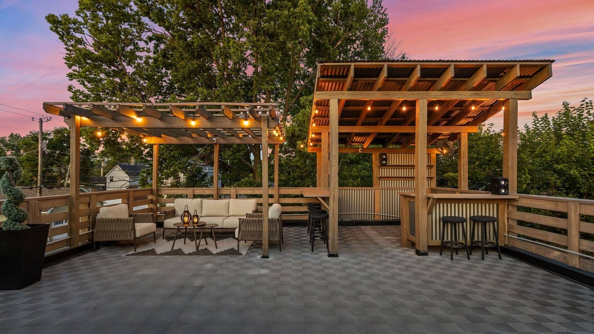 Fountain Square House | Luxury Indy Stay | Rooftop Lounge + Theater/Arcade