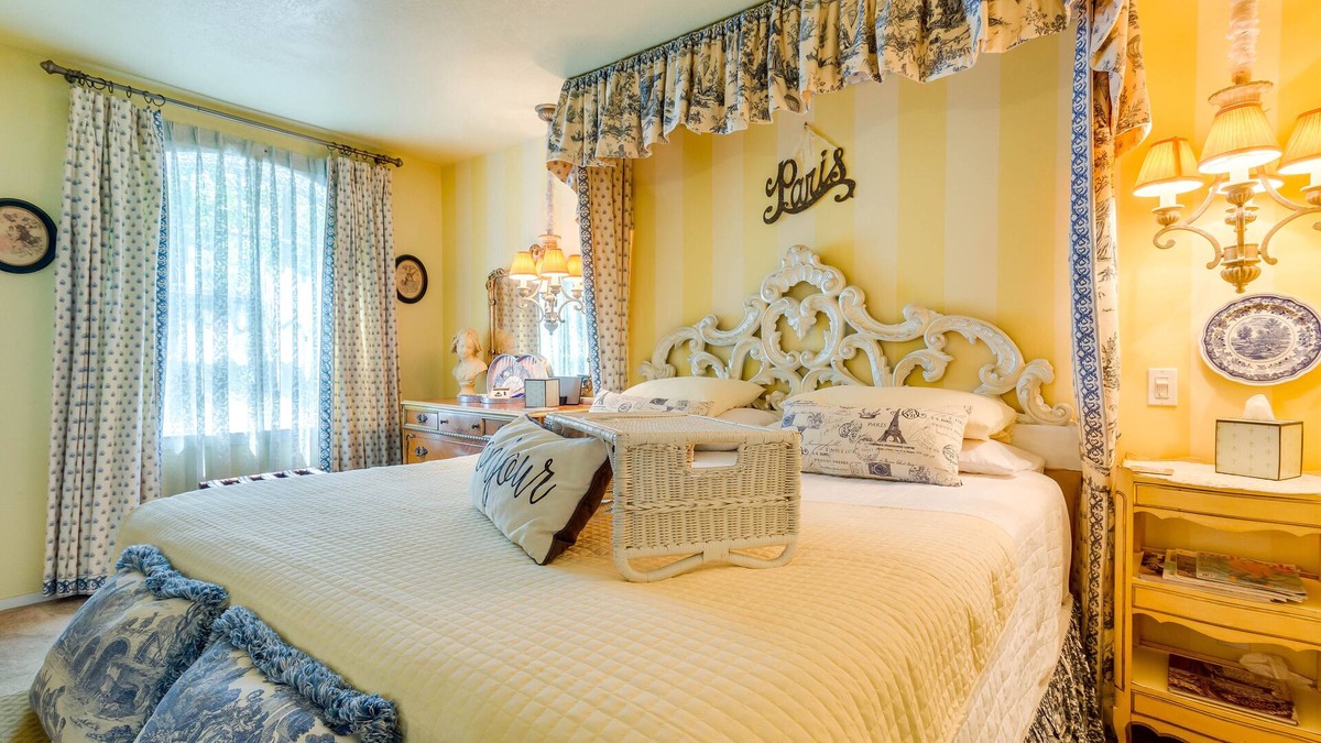 Carter Riverside House | Luxury KING bed & WHIRLPOOL FOR TWO.2nd room with queen bed