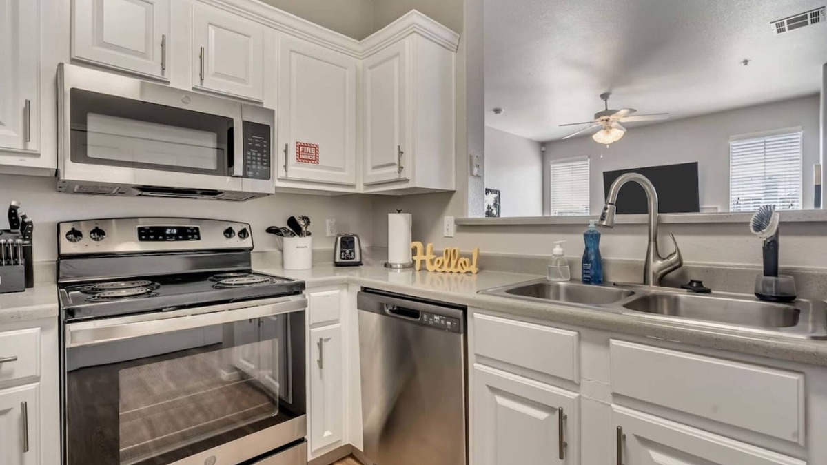 Clearfield Apartment | Luxury King Beds Pool Gym - Near Hill AFB
