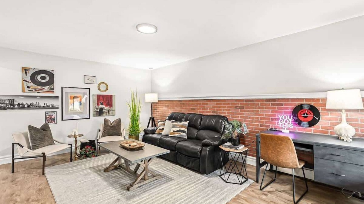 Mount Clemens Apartment | Luxury King Suite | Newly Renovated in Mt. Clemens