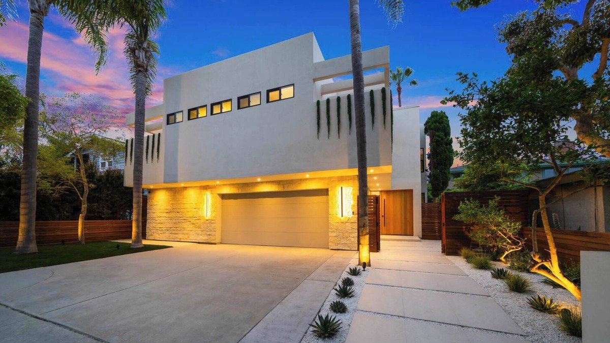 Village of La Jolla House | Luxury La Jolla Retreat, 4BR, Walk to Beach, Restaurants, Cove