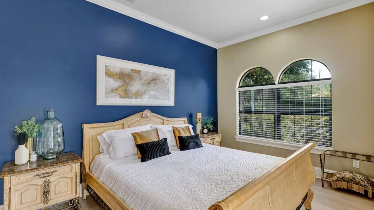College Park Apartment | Luxury Lake Front Orlando Oasis in College Park!