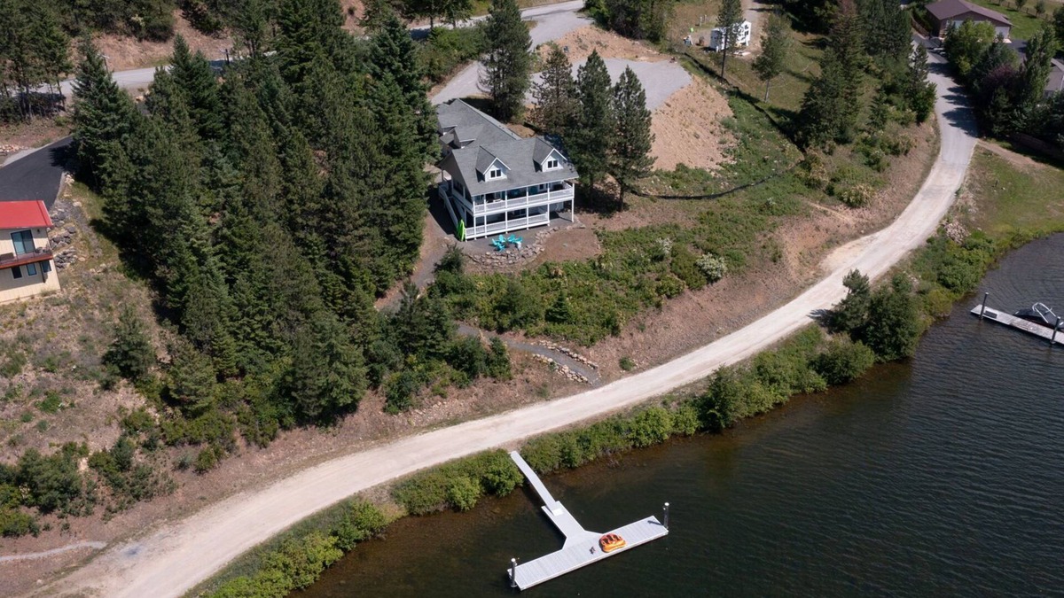 Coeur d'Alene House | Luxury Lake House With Private Dock & Water Toys