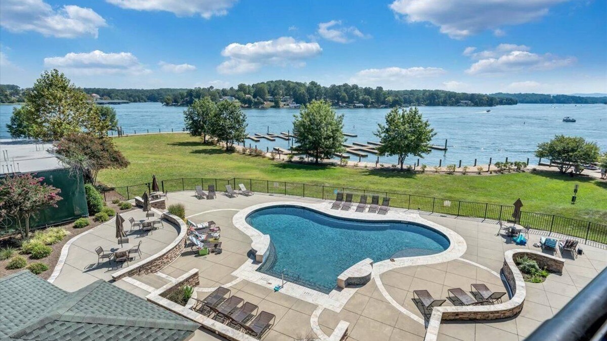 Westlake Corner Condo | Luxury Lakefront Condo In The Heart of Smith Mtn. Lake! 4BR 3BA!