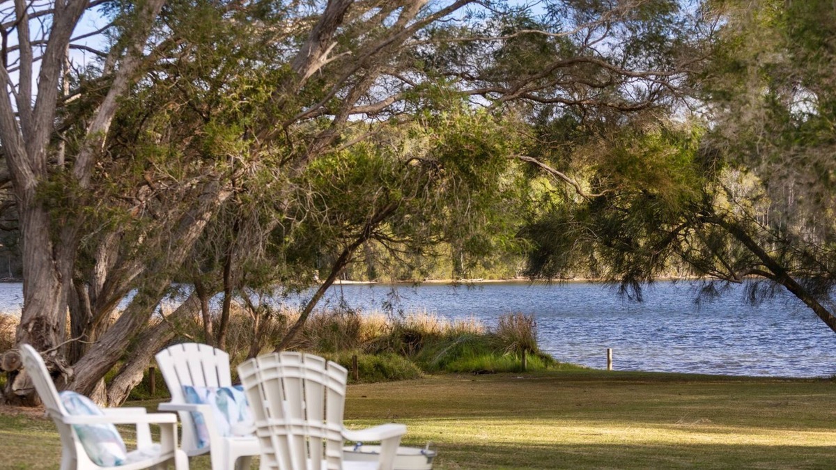 Burrill Lake House | Luxury Lakefront Hideaway - Your relaxing south coast getaway awaits on the lake