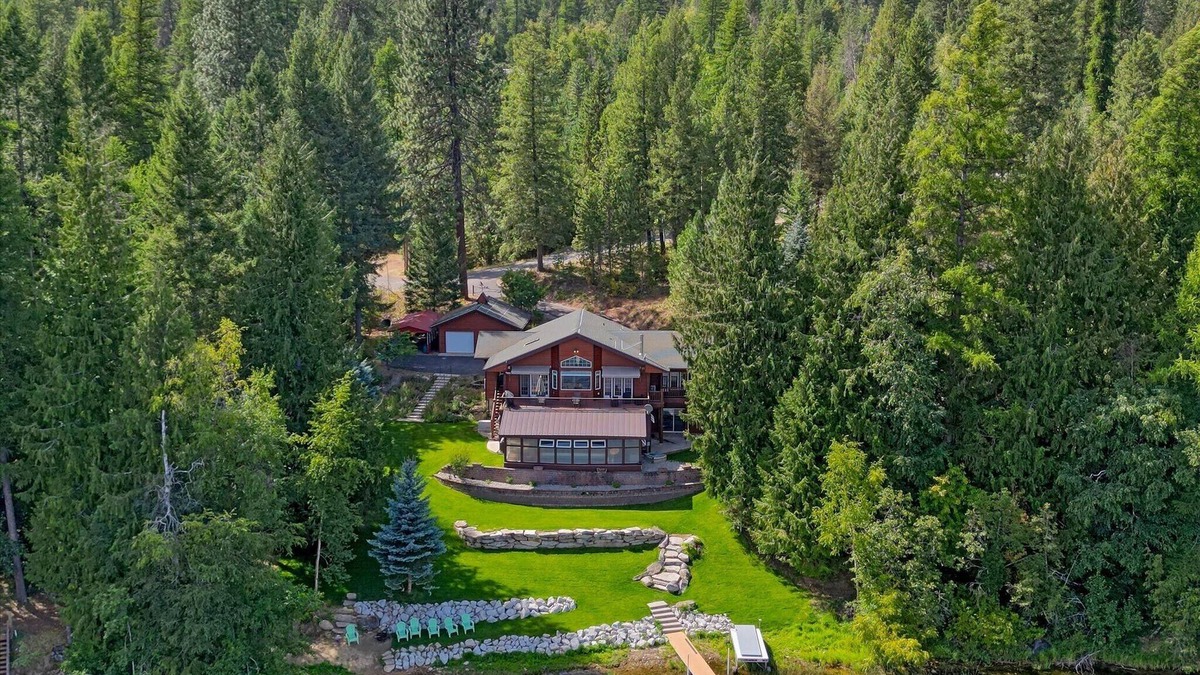 Bonner County House | Luxury Lakefront Retreat