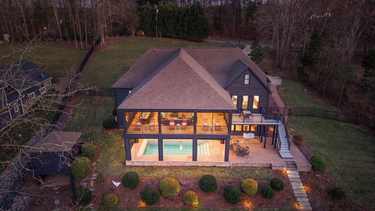 Denver House | Luxury Lakefront Stay | Private Dock, Kayaks & Indoor/Outdoor Pool | The Retreat
