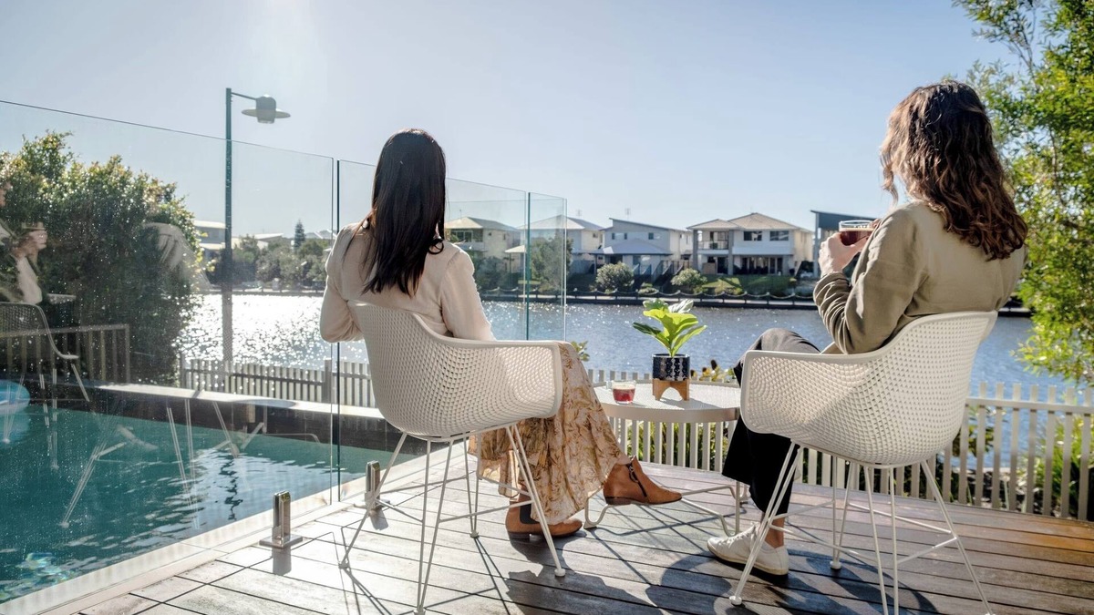 Birtinya House | Luxury Lakeside Living at Birtinya