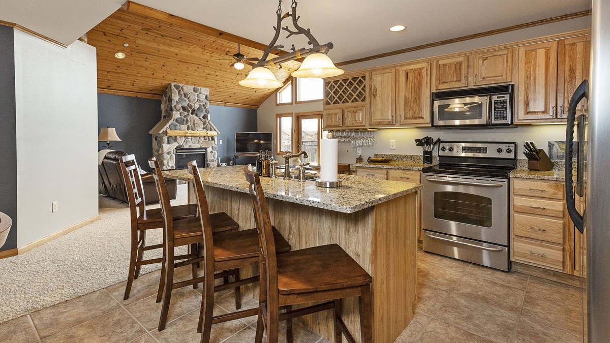 Arkdale Condo | Luxury Lakeside living at Northern Bay Resort. Houses 13 with Exclusive BunkRoom