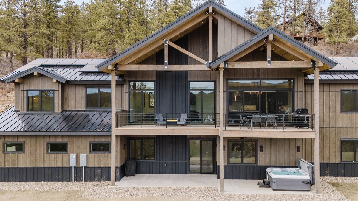 San Juan River Village House | Luxury Listing | A/C, Hot Tub, Close to Skiing, Incredible Mountain Views