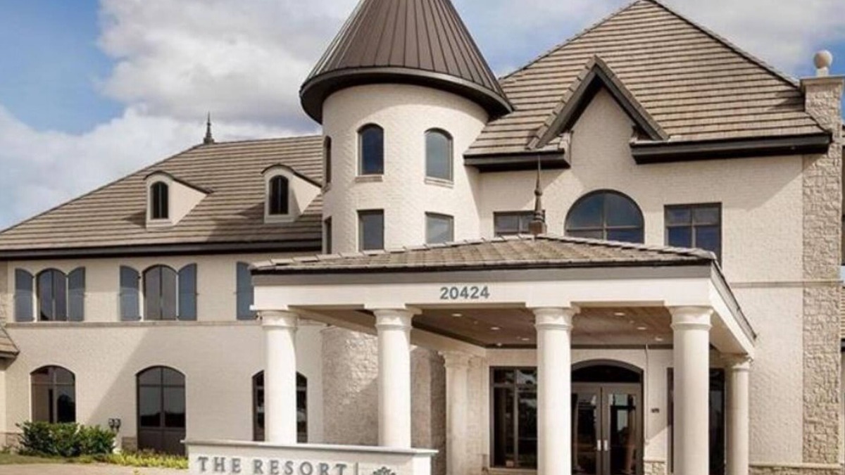 Rose Hill House | Luxury Living, Budget-Friendly Price – Book Your Stay Today! Quaint and Quiet.