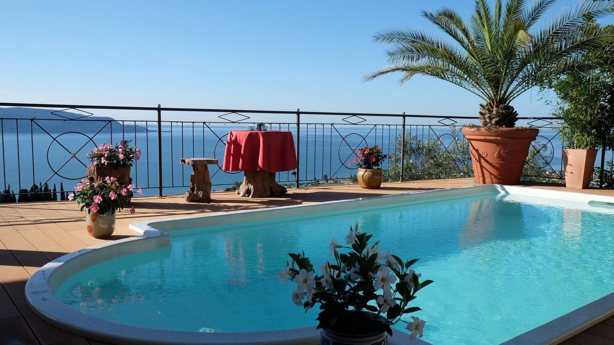 Pulciano Ski Chalet | Luxury living on 100m2 with a magnificent view of Lake Garda - golf and biker paradise