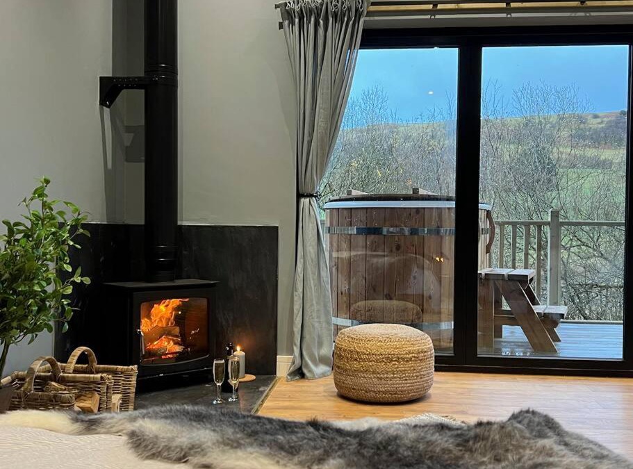 Llanbrynmair Ski Chalet | Luxury Lodge In The Treetops
